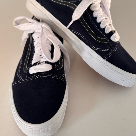 NEW! Vans Old Shool Unisex Suede Sneakers Navy Blue Wide Laces Womens 9 Mens 7.5 - Picture 2 of 11